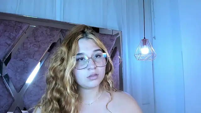 shantal_cooper_'s cam snapshot