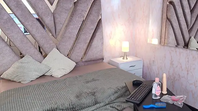 GISELLE_HOTLOVE's cam snapshot