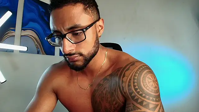 LiamGarcia1 live sex cam