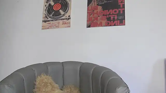 CoralieBronson live sex cam