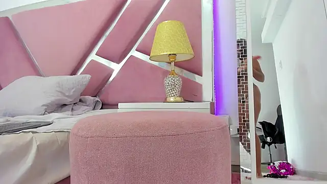 Aisharhodes00's cam snapshot