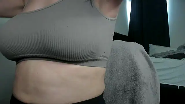 bigb00tyjudyyX's cam snapshot