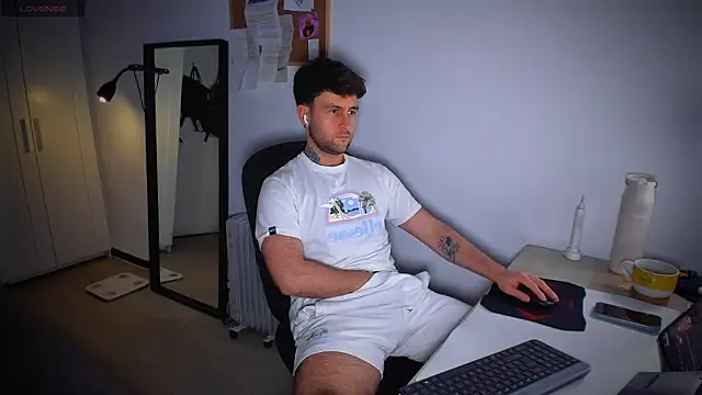 HonestAndrew live sex cam