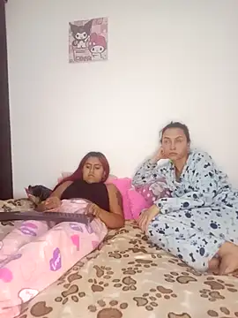 emily_n_abby's cam snapshot