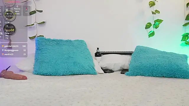 saraBow's cam snapshot