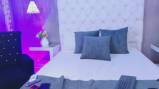 BellaFoox's cam snapshot