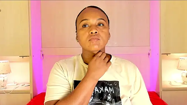 EmilyyStuart's cam snapshot