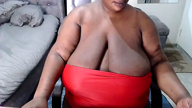 BIG_BOOBS_ASS_QEEN's cam snapshot