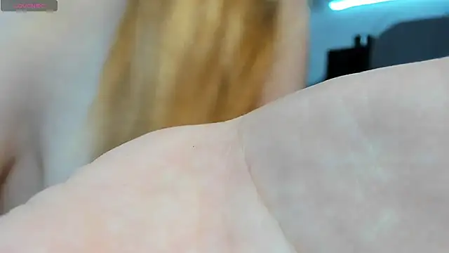 Sweet_white_chocolate's cam snapshot