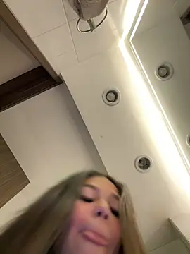 Alyshanon18's cam snapshot