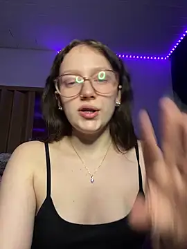 YoungLisaa18 live sex cam