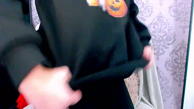 DominantLuna's cam snapshot