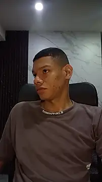 milo_cruz_'s cam snapshot