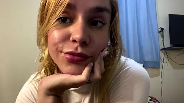 EllieObeirne live sex cam