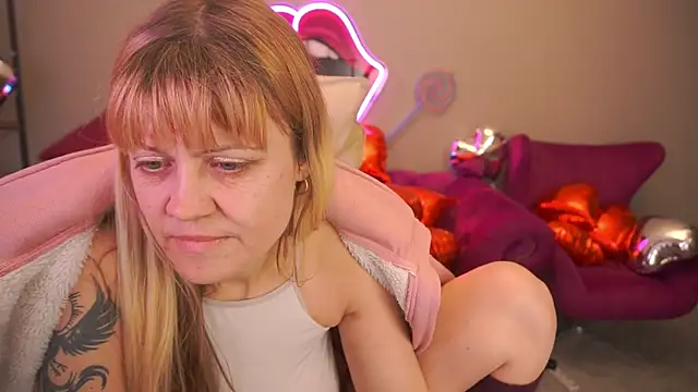 BellaLaPetit's cam snapshot