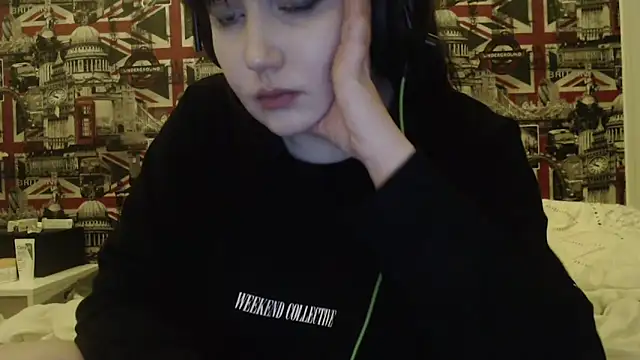 Lynylou live sex cam