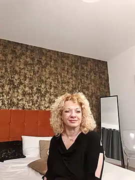 LittleCurlyGirl's cam snapshot