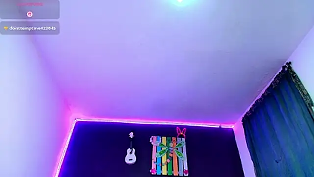 ingrid_zese_'s cam snapshot