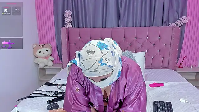 Nayla-Mouna's cam snapshot