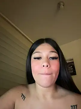 Alyshanon18's cam snapshot