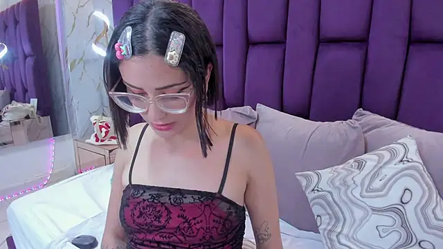 crystalstonee's cam snapshot