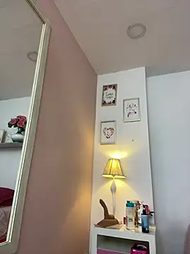 LauraRaider live sex cam