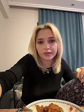 yaprakmericc live sex cam