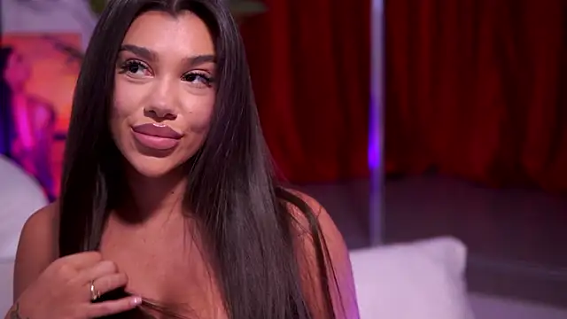 NatyDesiree live sex cam