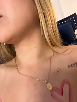 AngelBlushXXX's cam snapshot