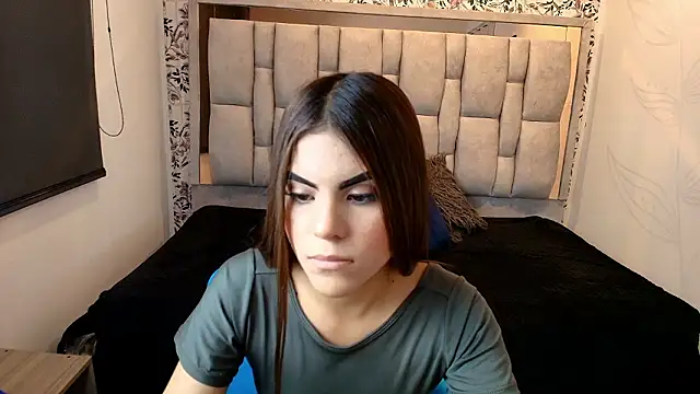 Emily__Cute__'s cam snapshot