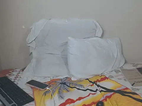 BadGirlMona's cam snapshot