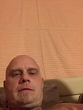 elizabetandgreg's cam snapshot