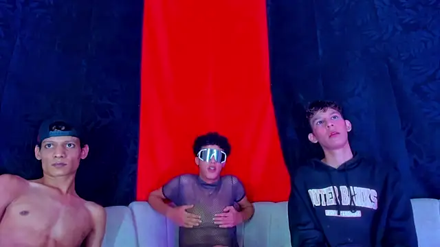 Pleasure_boys_hot's cam snapshot