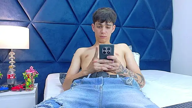 Lion_Foster01's cam snapshot