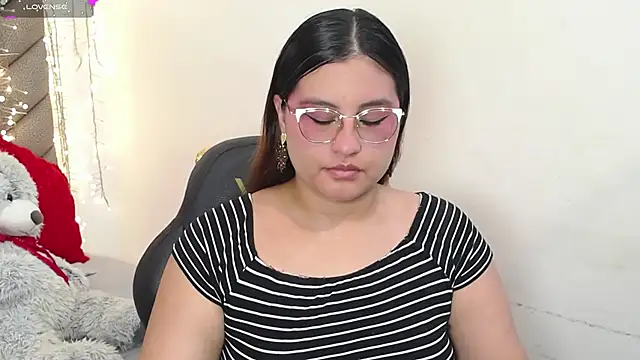 heluejamil's cam snapshot