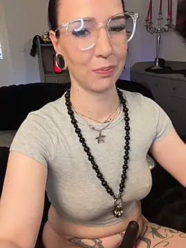 Trixie-Tainted's cam snapshot