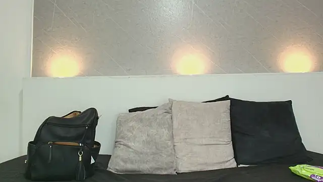 Laura_Miller1's cam snapshot