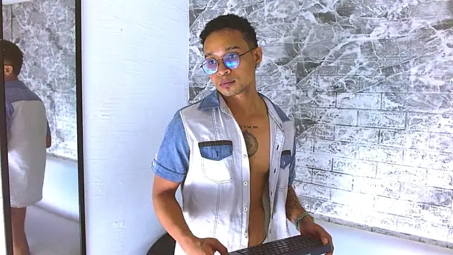 Jayden_Morris's cam snapshot