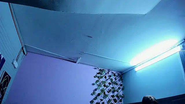 Yaluz_Naugthy's cam snapshot