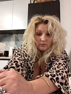 Divineblond live sex cam