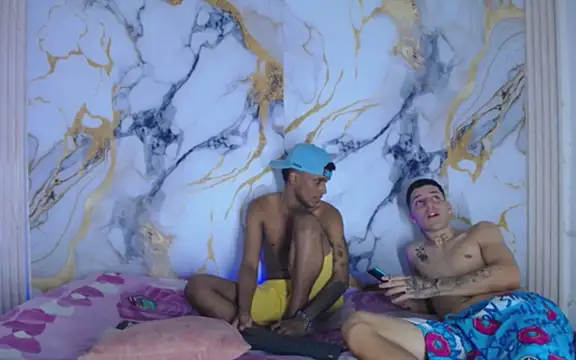 Damian_and_theo's cam snapshot