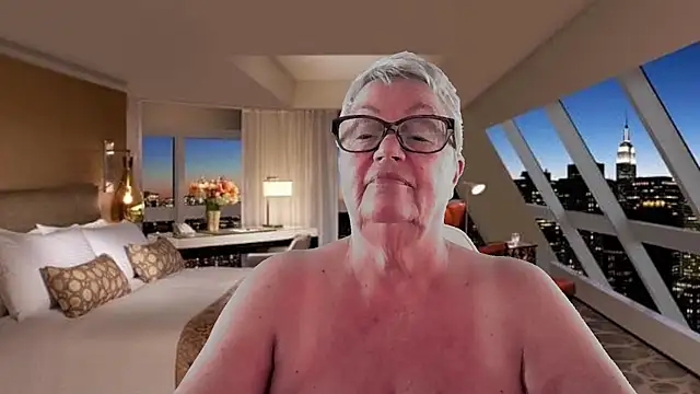 Mystery-Grandmother's cam snapshot