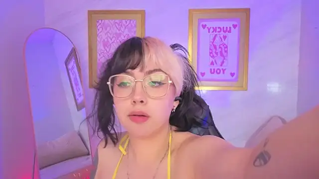 Hela_v live sex cam