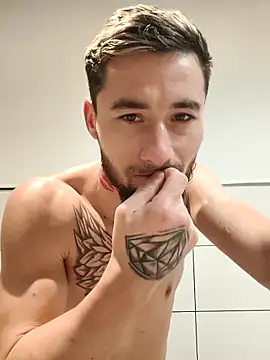 Negrila25 live sex cam