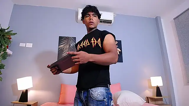 DanielHaloran live sex cam