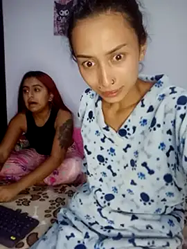 emily_n_abby live sex cam