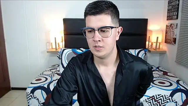 dylan_santiago_'s cam snapshot