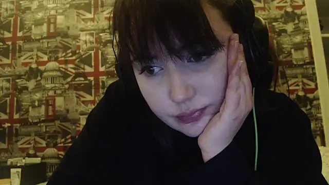 Lynylou's cam snapshot