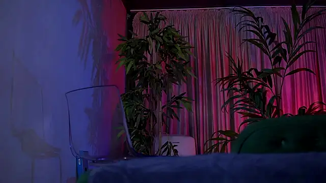 GinaValentinna's cam snapshot