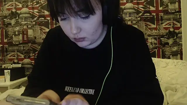 Lynylou live sex cam